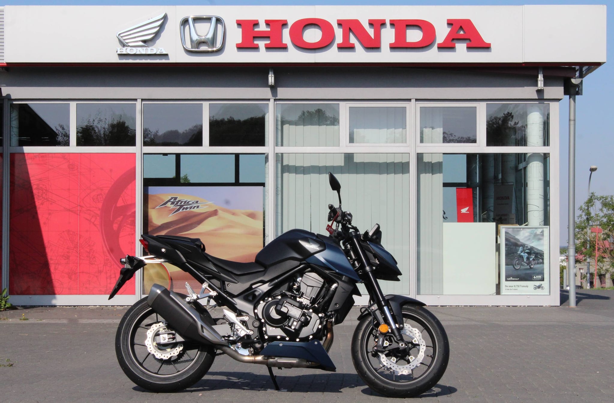 Honda CB750 Hornet e-Clutch